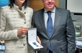 ep anna gonzalez recibemedallameritola seguridad vial