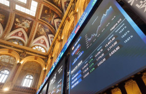 ep archivo dos paneles del ibex en el palacio de la bolsa a 5 de junio de 2023 en madrid espana ep archivo dos paneles del ibex en el palacio de la bolsa a 5 de junio de 2023 en madrid espana