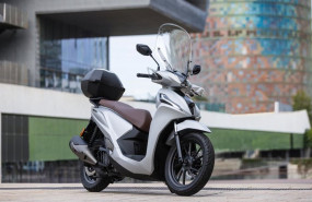 ep archivo   grupo kymco presenta en milan el scooter people r hybrid 125 con un sistema hibrido