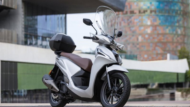ep archivo   grupo kymco presenta en milan el scooter people r hybrid 125 con un sistema hibrido