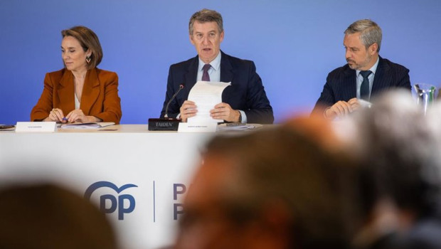 ep archivo   la vicesecretaria de regeneracion institucional del pp cuca gamarra el presidente del