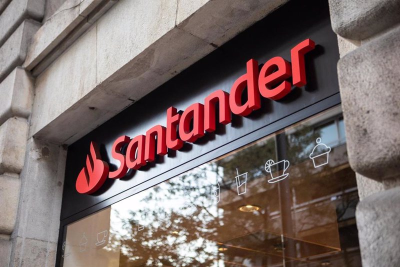 Banco Santander exploró la venta de su filial en UK a NatWest, según FT