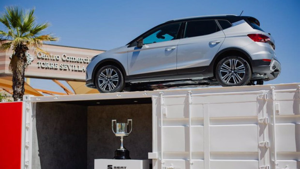 ep archivo   un coche seat con el trofeo de la copa del rey de futbol