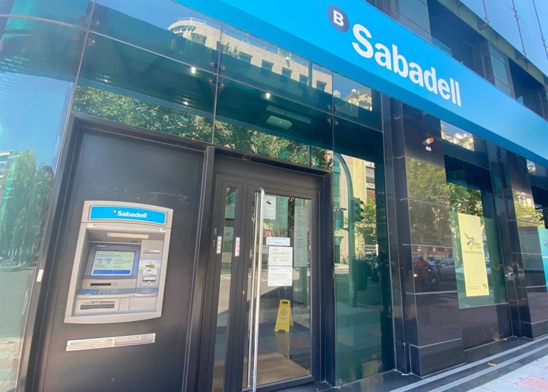 Sabadell sigue volando en bolsa: Bankinter sube su valoración y los bajistas se repliegan