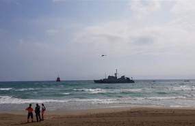 ep el cazaminas turia de la armada se une a las labores de rescate del avion siniestrado en la manga