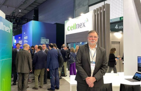 ep el ceo de cellnex espana alfonso alvarez en el estand de la compania en el mwc