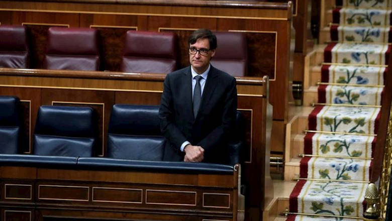 ep el ministro de sanidad salvador illa guarda un minuto de silencio por las victimas del ep el ministro de sanidad salvador illa guarda un minuto de silencio por las victimas del