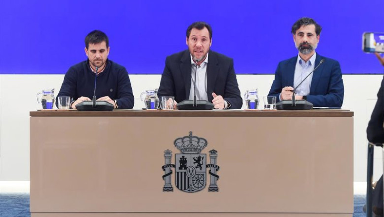ep el ministro de transportes y movilidad sostenible oscar puente c junto al director de trafico de