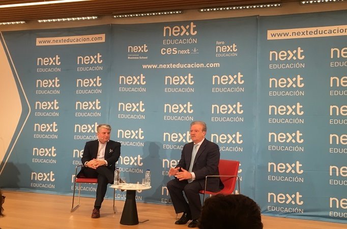 El presidente de Accenture en España, Portugal e Israel, Juan Pedro Moreno (i), y el periodista Manuel Campo Vidal (d), participan en el Foro Next "Vértigo Digital", en Madrid. | EUROPA PRESS ep el presidente de accenture en espana portugal e israel juan pedro moreno i y el periodista manuel