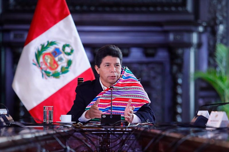 Dina Boluarte asume la presidencia de Perú tras la detención de Pedro Castillo