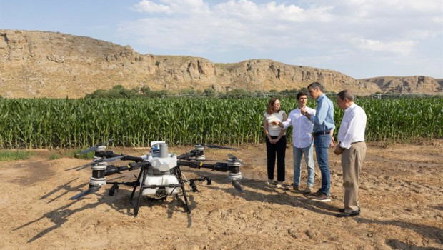 ep el presidente del gobierno pedro sanchez 2d y el ministro de agricultura pesca y alimentacion ep el presidente del gobierno pedro sanchez 2d y el ministro de agricultura pesca y alimentacion