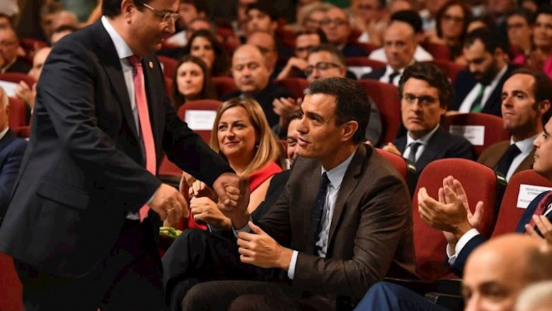 El presidente del Gobierno, Pedro Sánchez, y el presidente de la Junta, Guillermo Fernández Vara | JUNTA DE EXTREMADURA - Archivo ep el presidente del gobierno pedro sanchez y el presidente de la junta guillermo fernandez vara