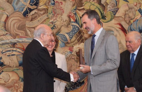 ep el rey entrega a placido arango el premio enrique v iglesias al desarrollo del espacio