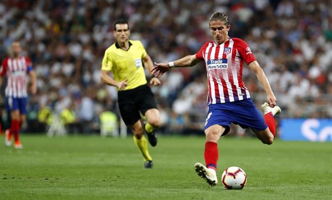 El futbolista brasileño Filipe Luis, durante un partido con el Atlético | @ATLETI ep futbolista brasileno filipe luis durantepartidoatletico