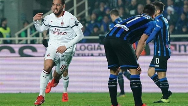 ep hakan calhanoglu celebragolac milan