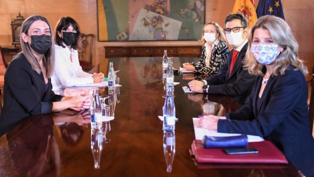 ep i d la portavoz de junts en el congreso miriam nogueras la diputada pilar calvo la vicepresidenta
