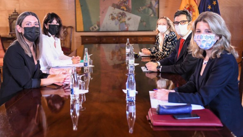 ep i d la portavoz de junts en el congreso miriam nogueras la diputada pilar calvo la vicepresidenta