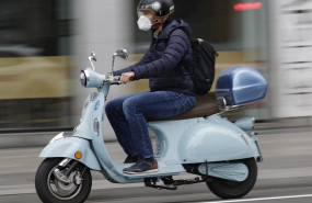 ep imagen de un motociclista en madrid