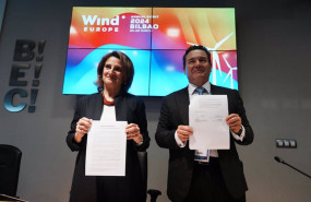 ep la vicepresidenta tercera y ministra de transicion ecologica teresa ribera y el presidente de la