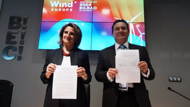 ep la vicepresidenta tercera y ministra de transicion ecologica teresa ribera y el presidente de la
