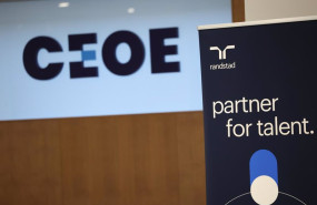ep logo de ceoe durante la presentacion del informe tendencias rrhh 2024 en la sede de la ceoe a 16