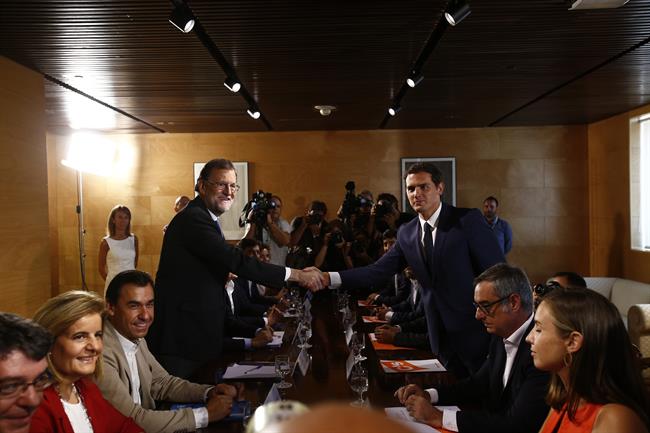 ep mariano rajoy albert rivera llegan acuerdo investidura