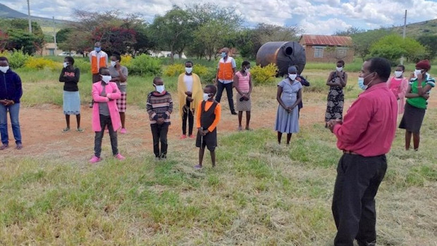 ep ninos en la escuela y centro de rescate en osiligi en kajiado kenia recibiendo una clase sobre