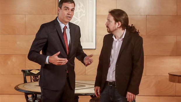 ep presidentegobiernofunciones pedro sanchez 1i se reunesecretario generalunidas podemos pablo iglesias 2i de carala sesioninvestiduracomienza22julio