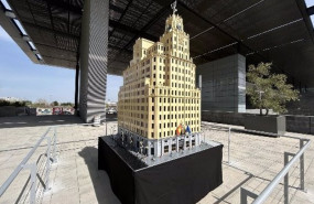 ep replica de lego del edificio de telefonica de gran via 28 madrid
