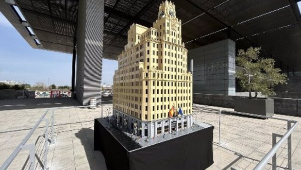 ep replica de lego del edificio de telefonica de gran via 28 madrid