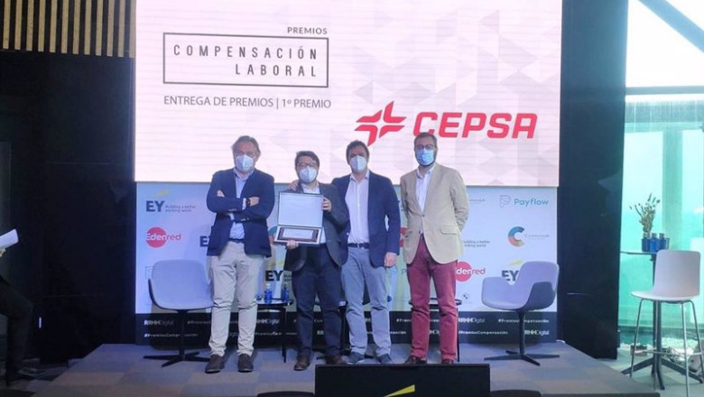 ep responsables de cepsa recogen el premio de compensacion laboral ep responsables de cepsa recogen el premio de compensacion laboral