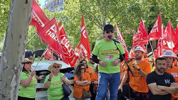 ep ugt y ccoo se concentran para pedir la jubilacion anticipada en la construccion ep ugt y ccoo se concentran para pedir la jubilacion anticipada en la construccion