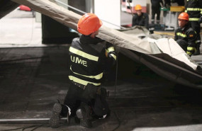 ep un militar de la ume ayuda en el acondicionamiento del pabellon 14 de ifema en madrid
