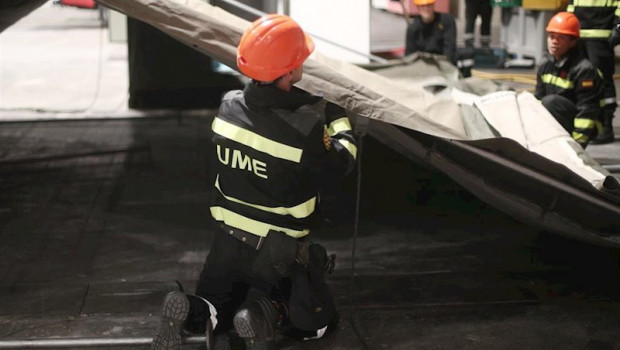 ep un militar de la ume ayuda en el acondicionamiento del pabellon 14 de ifema en madrid
