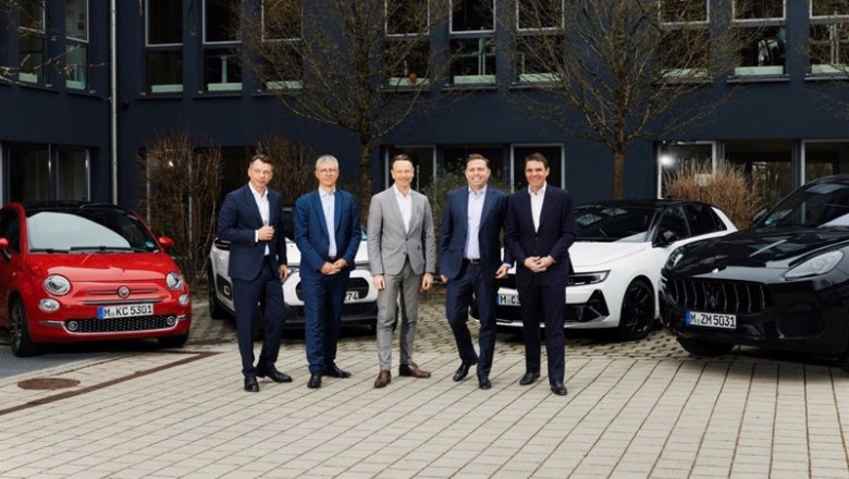 Vinzenz Pflanz (Chief Business Officer of SIXT), Cyrille Moreau (Stellantis Corporate Sales Director, Enlarged Europe), Uwe Hochgeschurtz (Stellantis Chief Operating Officer, Enlarged Europe), Konstantin Sixt y Alexander Sixt (Co-CEOs de Sixt) | SIXT ep vinzenz pflanz chief business officer of sixt cyrille moreau stellantis corporate sales director