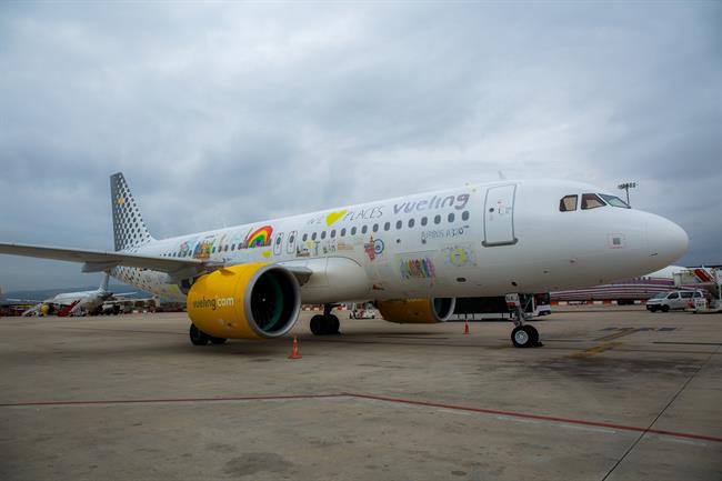 Vueling presenta el A320neo con el nuevo vinilado "kids" para celebrar el Día Un | David Zorrakino - Europa Press ep vueling presentaa320neonuevo vinilado kids para celebrardia un