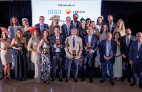 foto familia xiii premios dec 2 