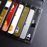 cartera-mano-repleta-tarjetas-credito cartera-mano-repleta-tarjetas-credito