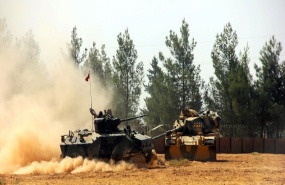 des-chars-de-l-armee-turque-stationnes-pres-de-la-frontiere-entre-la-turquie-et-la-syrie-le-24-aout-2016 des-chars-de-l-armee-turque-stationnes-pres-de-la-frontiere-entre-la-turquie-et-la-syrie-le-24-aout-2016