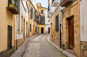 ep airbnb destina casi 350000 euros a afammer y redr para impulsar el desarrollo de comunidades
