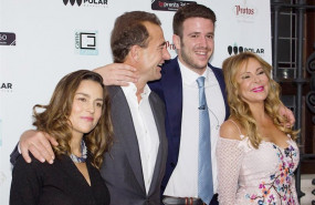 ep alex lequio junto a su madre ana obregon su padre alessandro y la esposa de este maria palacios