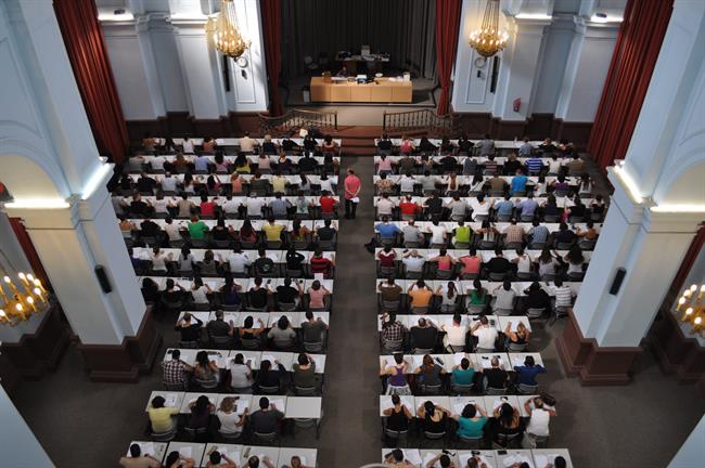 Alumnos se examinan en la UNED Valencia | UNED - Archivo ep alumnosexaminanla uned valencia