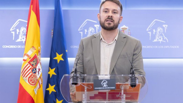 ep archivo   el diputado de compromis alberto ibanez durante una rueda de prensa en el congreso de