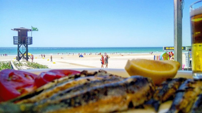 ep archivo gastrononmia y playa en cadiz ep archivo gastrononmia y playa en cadiz