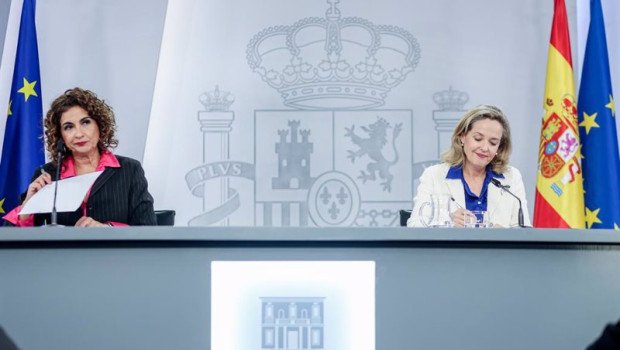 ep archivo   la ministra de hacienda y funcion publica maria jesus montero i y la vicepresidenta
