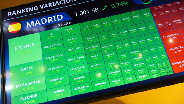 ep archivo   vista de las pantallas informativas en la bolsa de madrid a 1 de diciembre de 2023 en