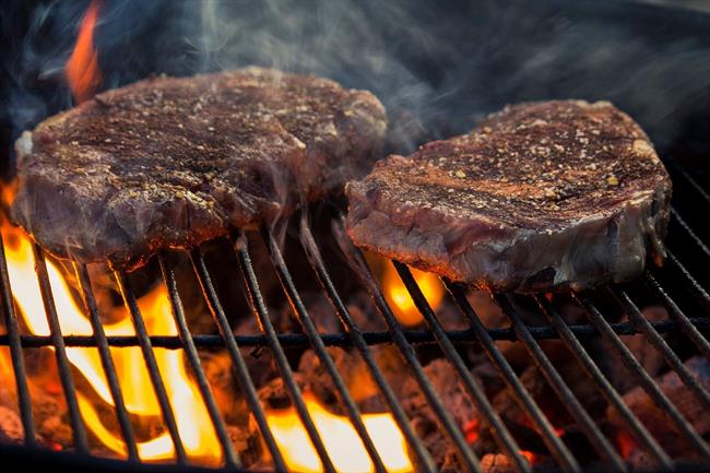 Cocinar con carbón o madera incrementa el riesgo de muerte cardiovascular | FLICKR / JAY COUEY ep cocinarcarbonmadera incrementariesgomuerte cardiovascular