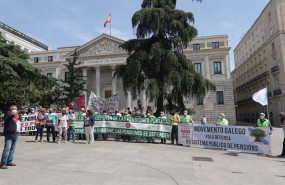 ep colectivos de pensionistas concentrados frente al congreso