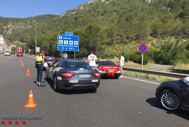 Denunciados nueve conductores de un rally de lujo | MOSSOS D'ESQUADRA ep denunciados nueve conductoresun rallylujo