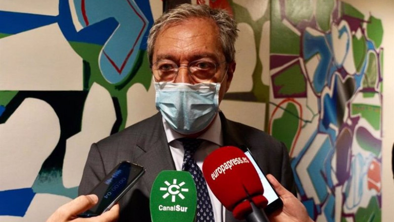 ep el consejero andaluz de transformacion economica rogelio velasco atiende a los medios en sevilla